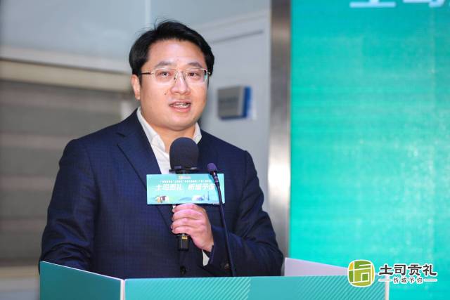 忻城县委副书记、县长沈国章现场推介广西来宾忻城。