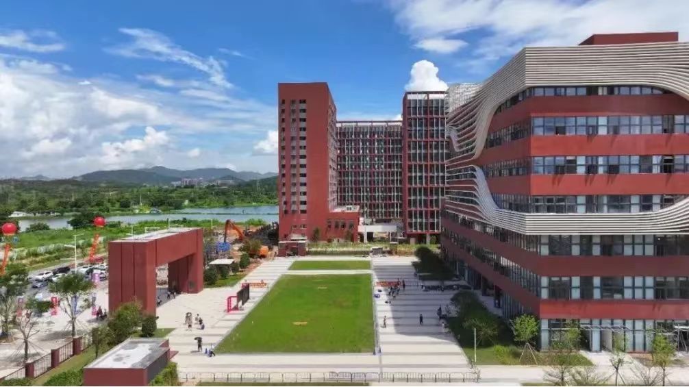 珠海二中麒麟校区实景图。