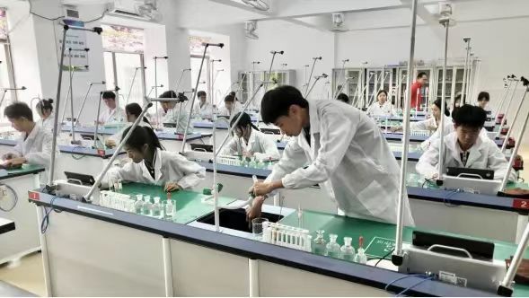 十二、实施省内首创、全国领先的中考物化实验操作考试AI评分。