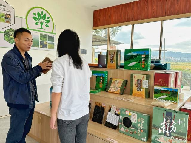合作社现已开发出梅林菜脯、萝卜钱、老菜脯等农特加工产品。南方日报记者 黄韬炜 摄