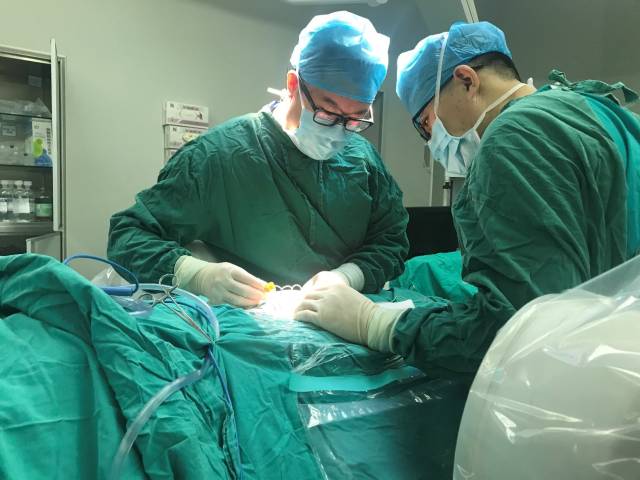 手术场景。  受访者供图
