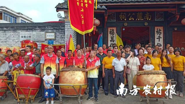 一場(chǎng)秋祭，讓開枝散葉已26代的楊氏后人,，隔山隔水,、分散他村依然能夠聚在一起。