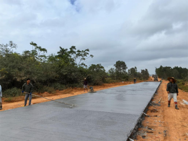通往明珠湾道路即将施工完毕。