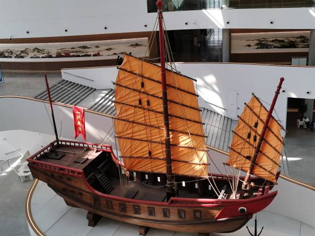 潮汕历史博览中心的巨型红头船