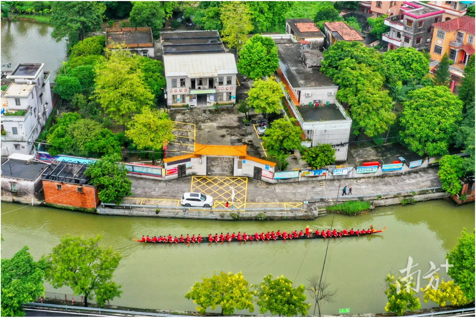 沙咀社区打造集龙舟非遗、古村游览、研学体验和传统美食于一体的“龙游古村”游览路线。 沙咀社区打造集龙舟非遗、古村游览、研学体验和传统美食于一体的“龙游古村”游览路线。