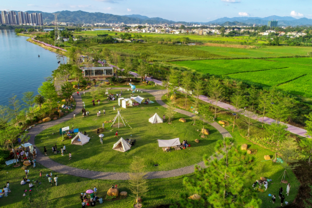 自然里營地為當?shù)丶爸苓吶罕娞峁┝诵蓍e好去處,。