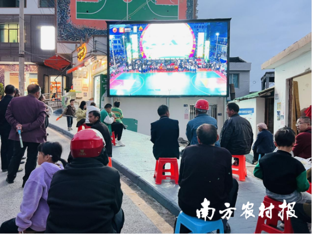 全国“村BA”总决赛比赛期间，在贵州台盘乡随处可见免费观看比赛的大屏幕。看一场精彩的乡村篮球比赛，成为了当地群众茶余饭后的首选消遣。