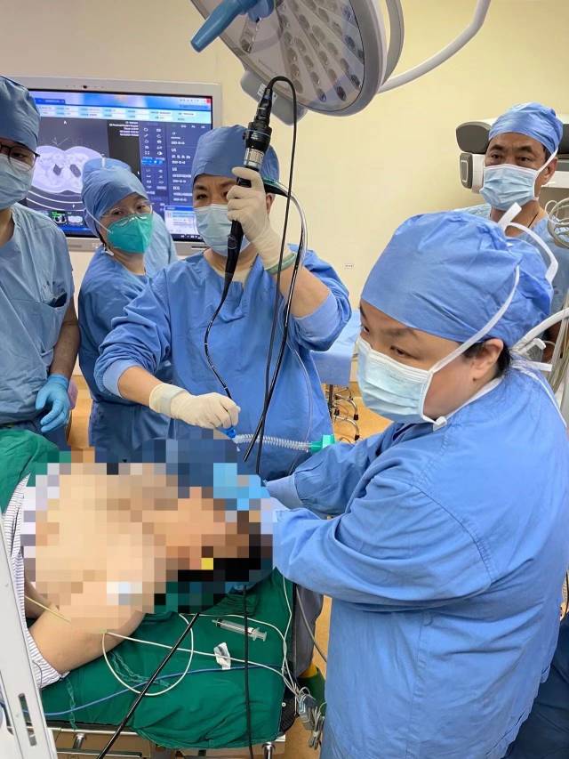多学科协作手术。  受访者供图