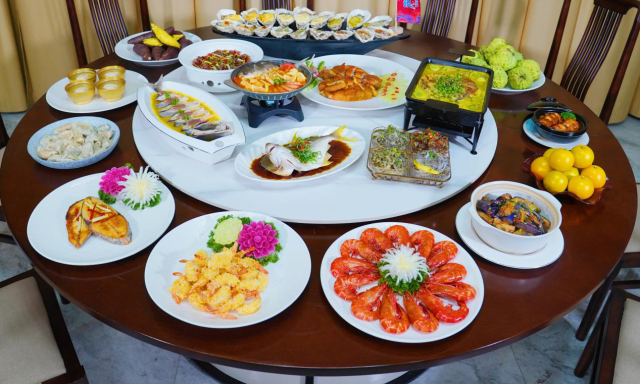 12月11日，在首届湛江金鲳鱼海捕文化节暨“湛江年菜”宣传推介活动启动仪式上，2024年湛江年夜饭一桌菜正式发布。