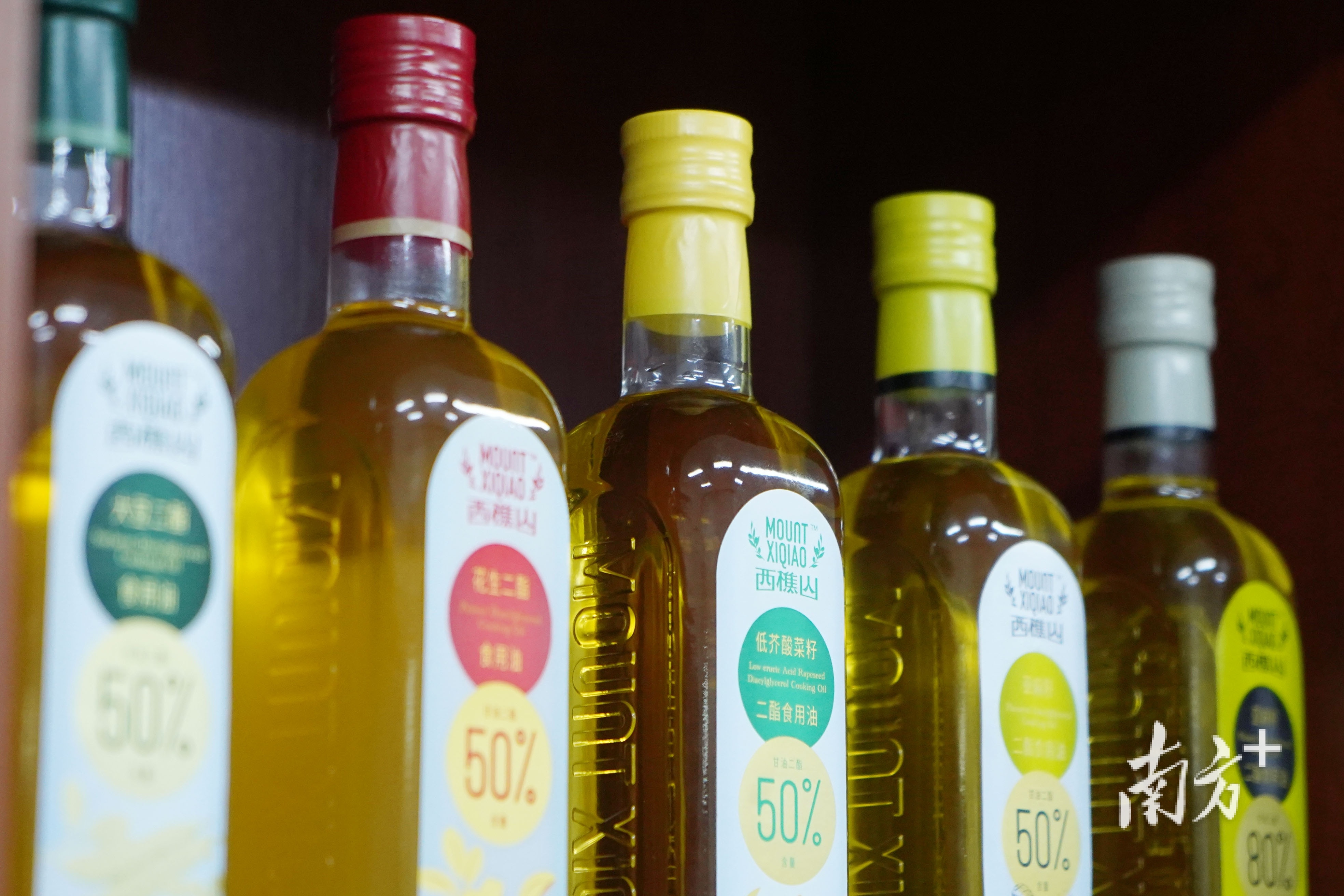 甘油二酯油生产基地项目产品。&nbsp; &nbsp;戴嘉信 摄