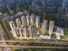 广州里仁洞城中村改造首栋复建房封顶