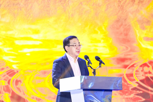 南方报业传媒集团党委书记黄常开为大赛致辞。