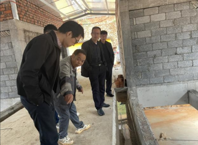 特派团在马山县黑山羊核心种羊场开展调研