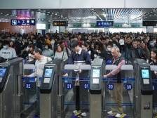 元旦粤澳跨境游火热，拱北口岸通关客流达93万人次