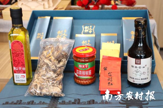 新韶九章礼盒。