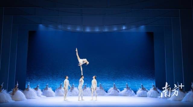 杂技节目《肩上芭蕾-霸王别姬》(制作单位:广州市