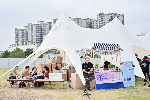 音樂節(jié)上的文創(chuàng)集市。（圖源：茂名電白星稻田音樂節(jié)官網(wǎng)）