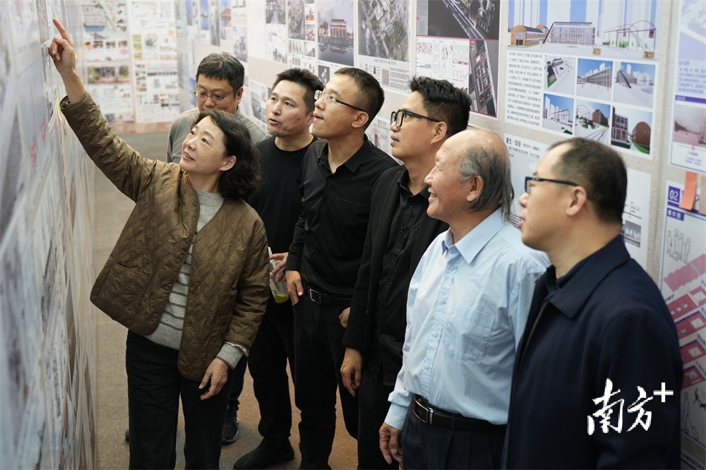 2023年12月9日,评审团专家认真开展作品评审工作。 2023年12月9日,评审团专家认真开展作品评审工作。