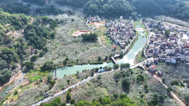 在揭西县坪上镇，万亩梅花盛开犹如香雪，香远益清美景如画。