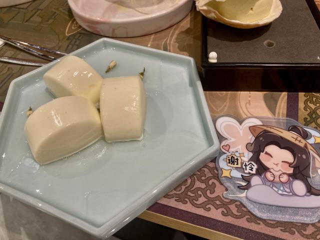 与“天官赐福”联名的食品。 与“天官赐福”联名的食品。