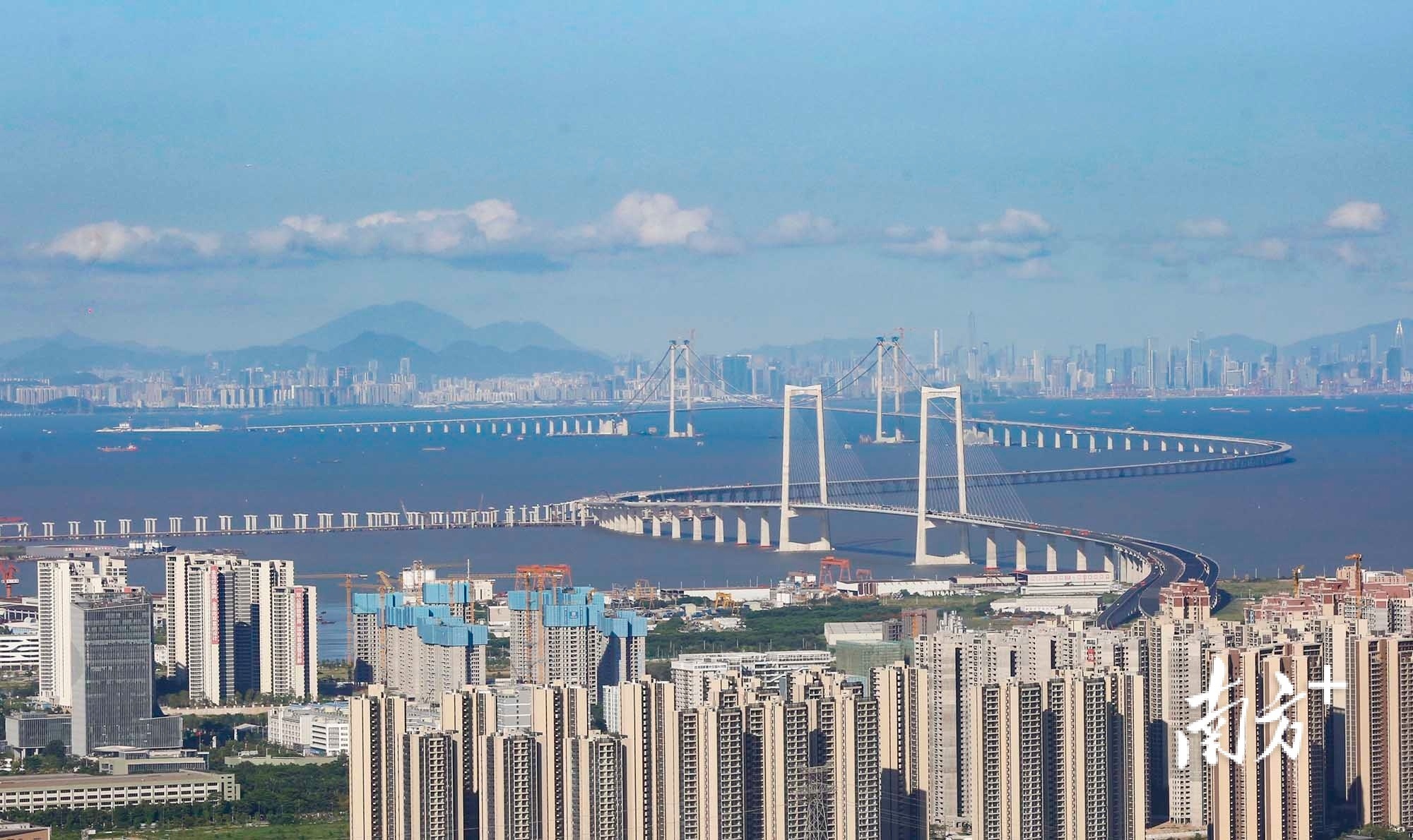 跨越珠江口东西两岸的深中通道主线已经全线贯通。 南方+ 叶志文 拍摄
