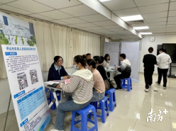 东凤人民医院招聘现场。
