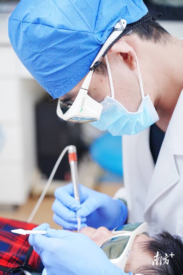 口腔激光怎么治疗专注特色诊疗！中山市口腔医院：口腔黏膜病诊疗有了新思路_https://www.jmylbn.com_新闻资讯_第3张