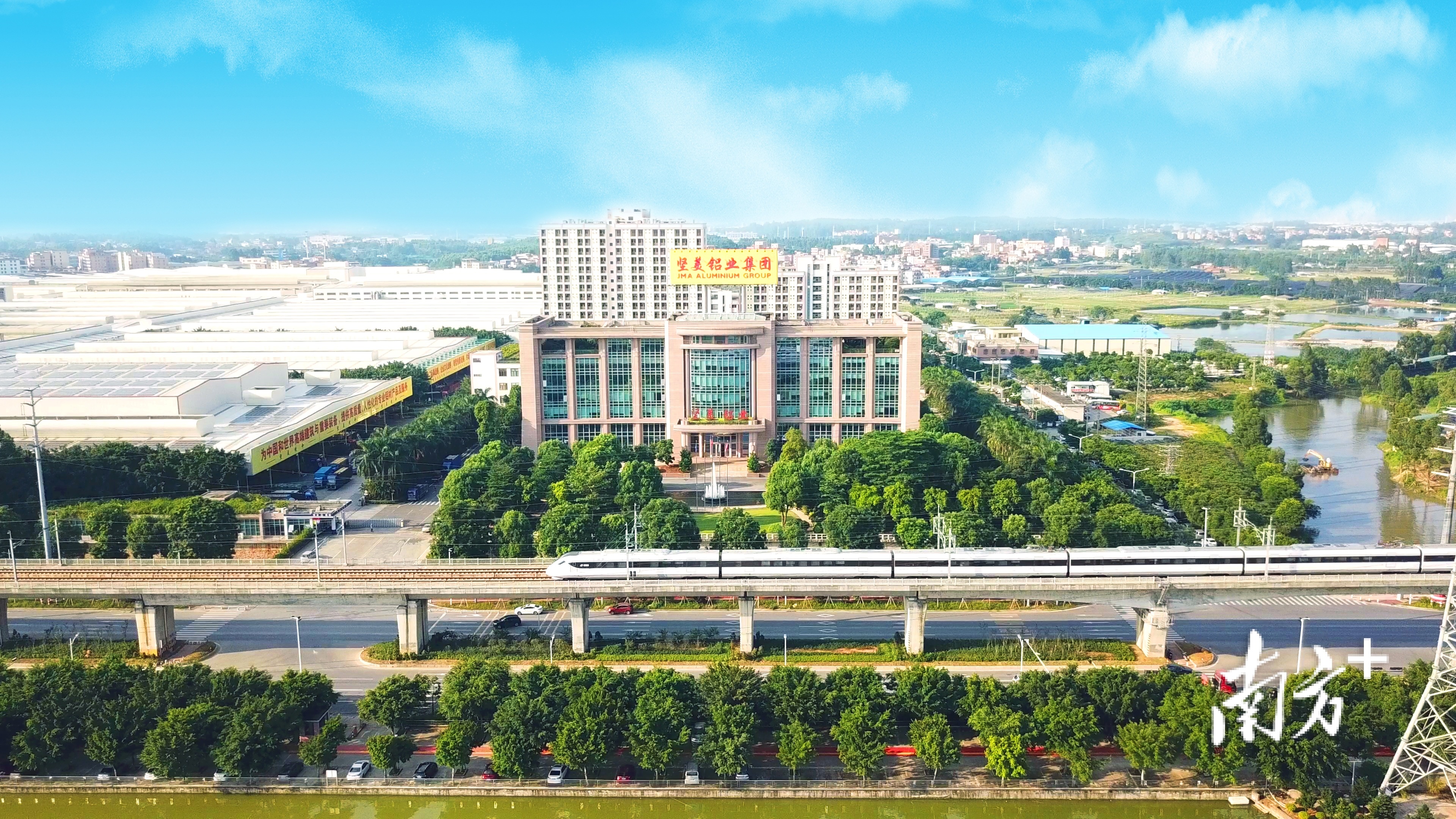 坚美铝业办公大楼。 资料图片