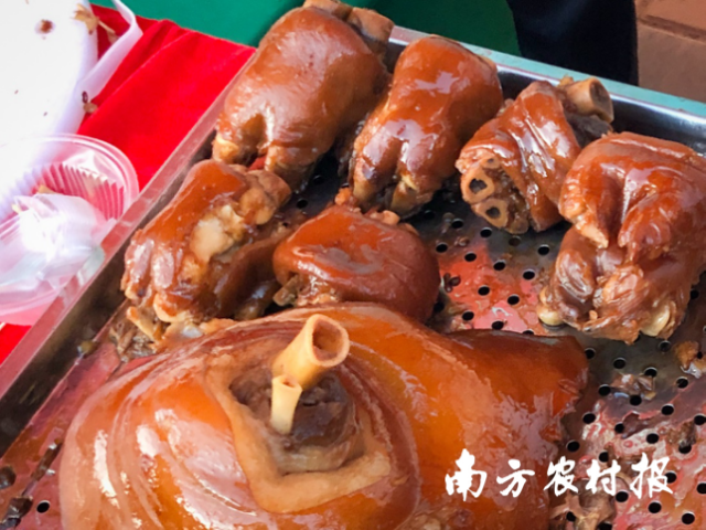隆江猪脚，根据皮肉和脂肪分布以“四点金”为最佳