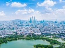 2023年广东GDP突破13万亿元，连续35年全国第一