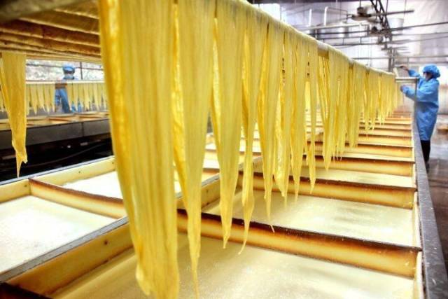 连山腐竹爽滑软韧。