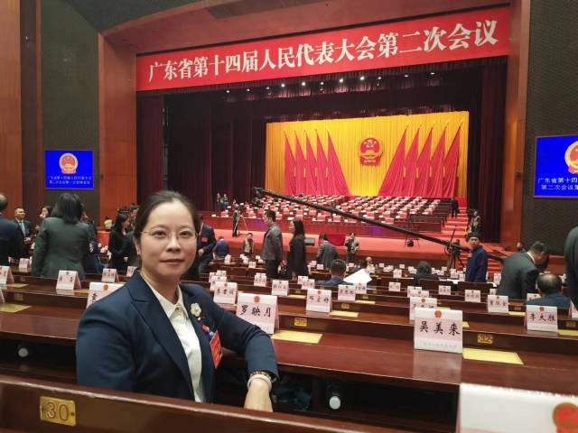 省人大代表、徐闻县农产品质量安全监督检查站副站长罗映月