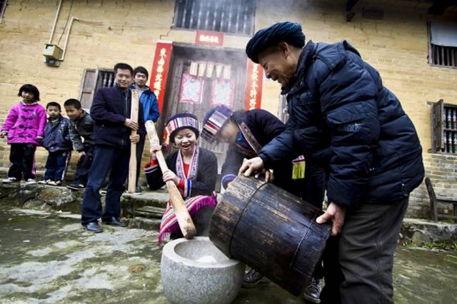 连山“舂白糍”已被列清远市非物质文化遗产。