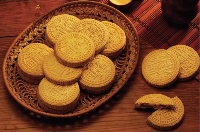 每逢春节，阳江百姓都会制作粉酥送给亲朋好友。图片来源：史志阳江