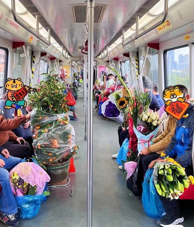 载满鲜花的广州地铁。图源网络