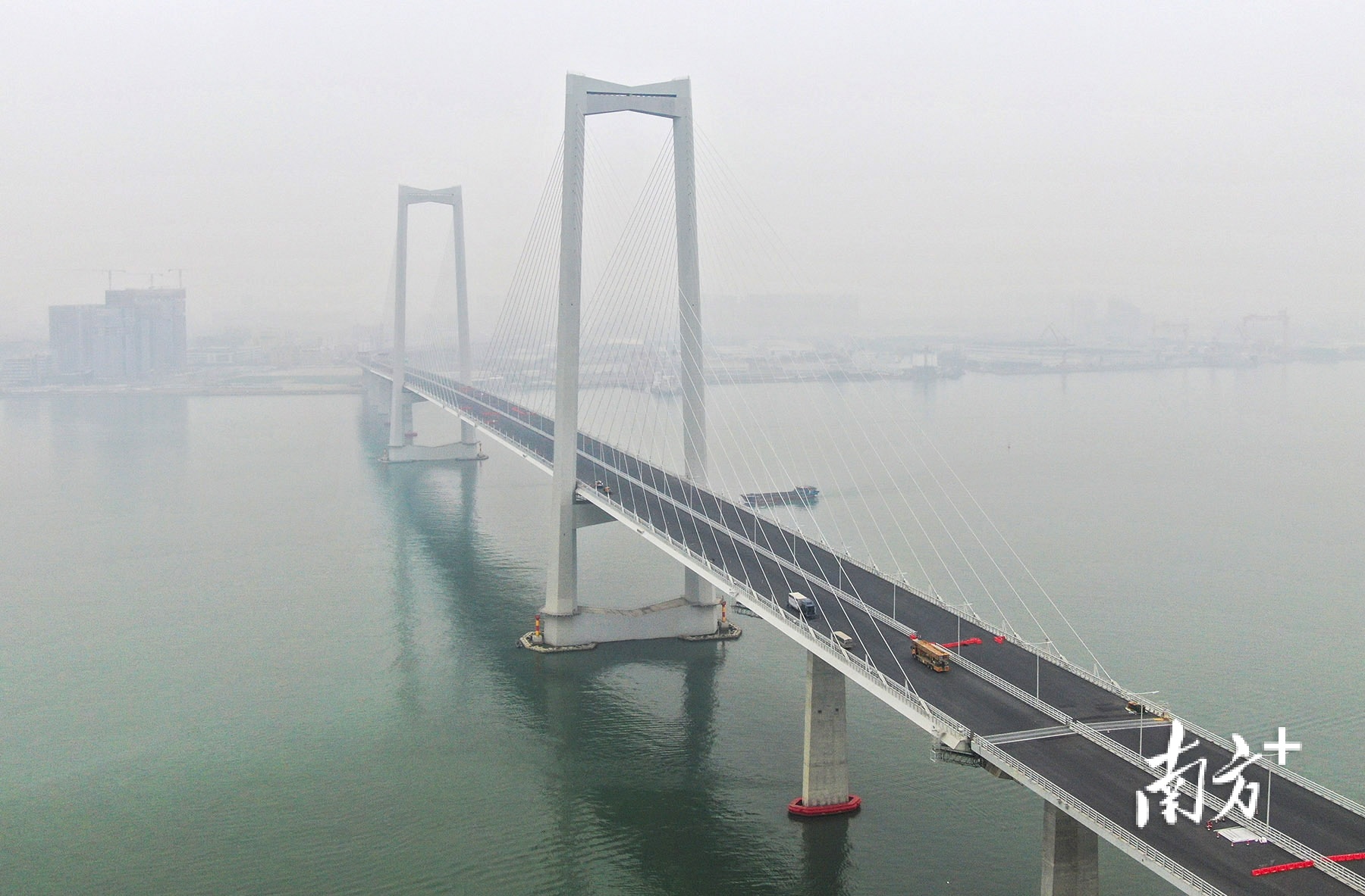 深中通道中山大桥。 南方+ 叶志文 拍摄