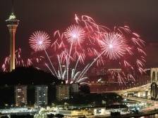 前方高“燃”！指引在手，看尽龙年烟花秀丨到湾区 过大年