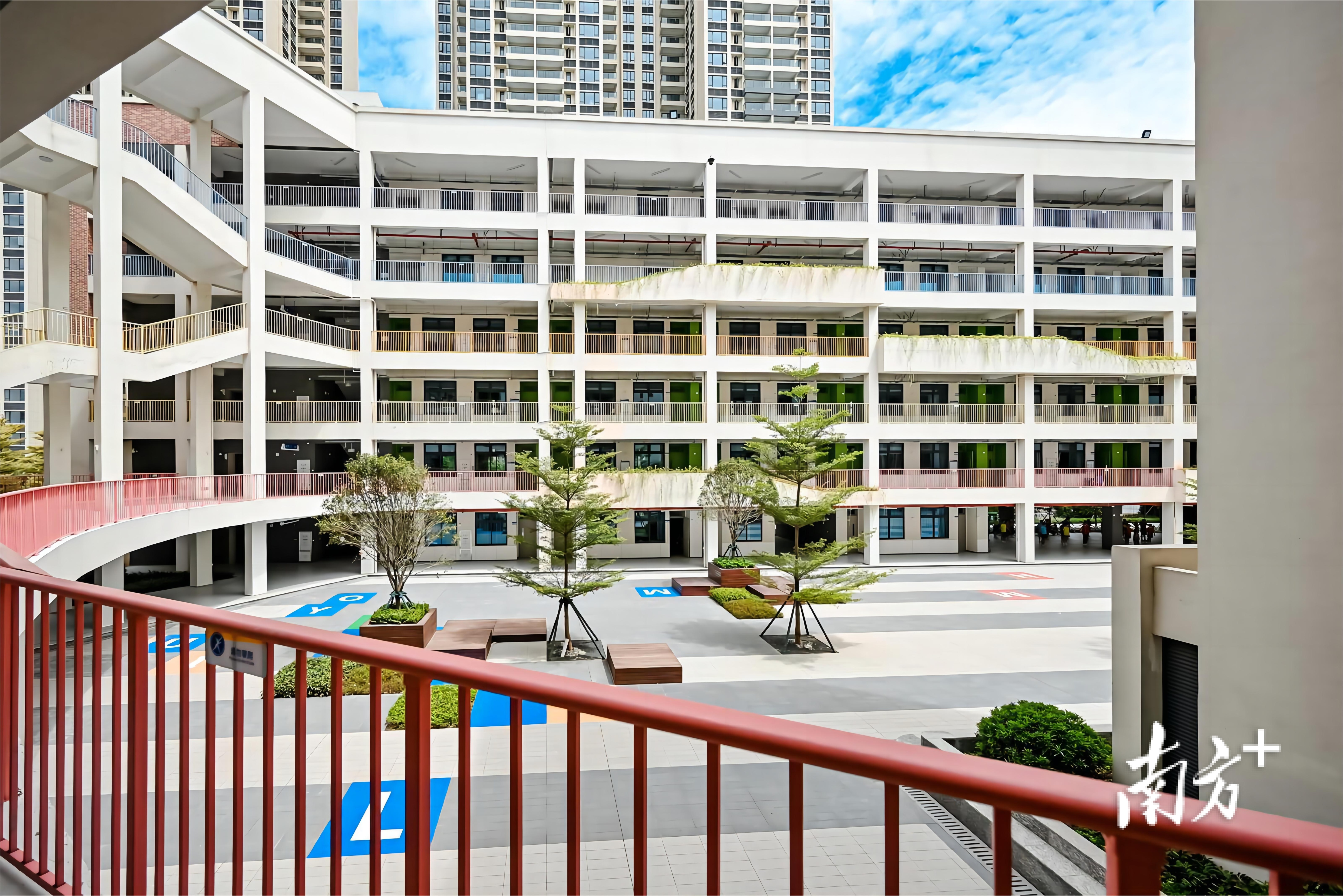 龙湾实验学校校园风景。 桂城宣办供图 龙湾实验学校校园风景。 桂城宣办供图