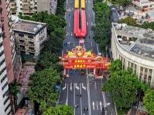 “双主牌楼”搭建完成，荔湾花市与光影的梦幻联动即将开启！