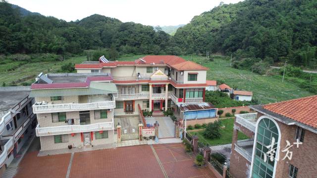 八岭山庄 八岭山庄