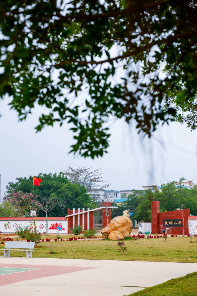 名店街時尚服裝店電話（名店街怎麽走）