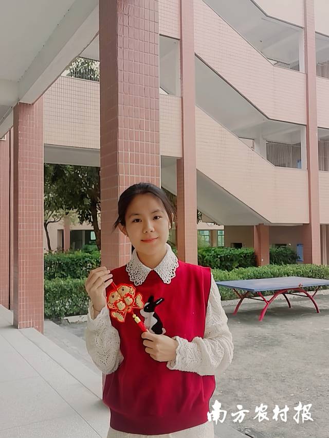 陈怡涵送上新春祝福