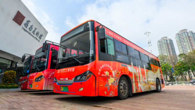 视频｜过年免费坐公交，偶遇超网红的东莞“巴士美术馆”