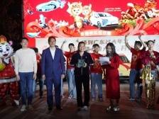 佛山女士喜获新车大奖：要自驾游，把好运传递出去