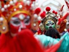 “炸街”炸到英国，300年潮汕英歌舞为何唤起全球共鸣？