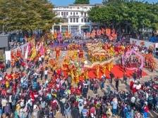 品江门三点三精彩之旅，看龙狮巡游长堤历史文化街区