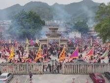 肇庆德庆：“龙母开金印”，游客来祈福