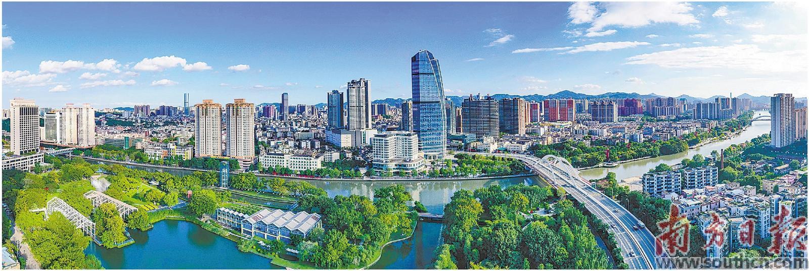 中山抢抓深中通道通车历史性机遇，着力推动高质量发展，大力建设省级改革创新实验区。图为中山城区景观。叶志文摄