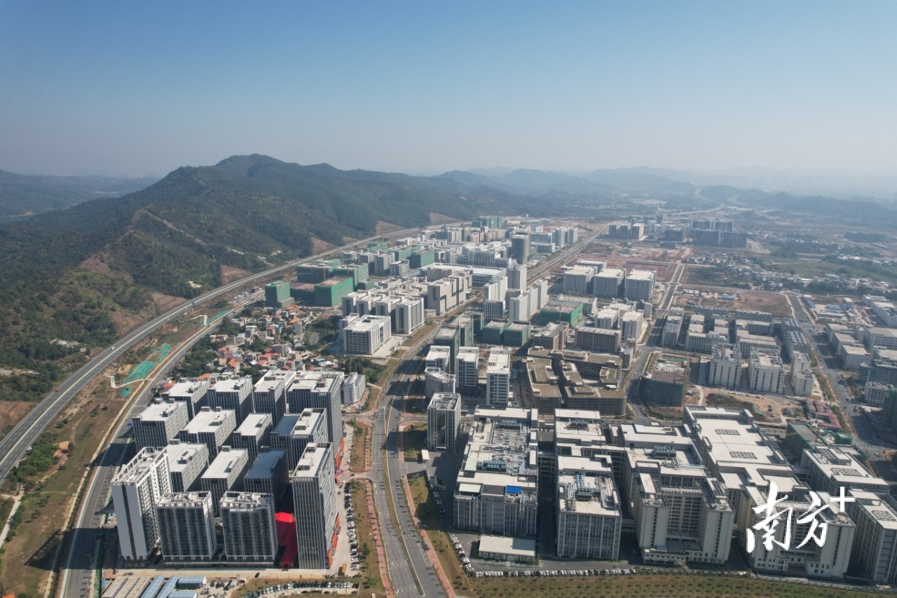 惠州大力推进“3+7”工业园区建设。图为中韩（惠州）产业园一角。王昌辉 摄