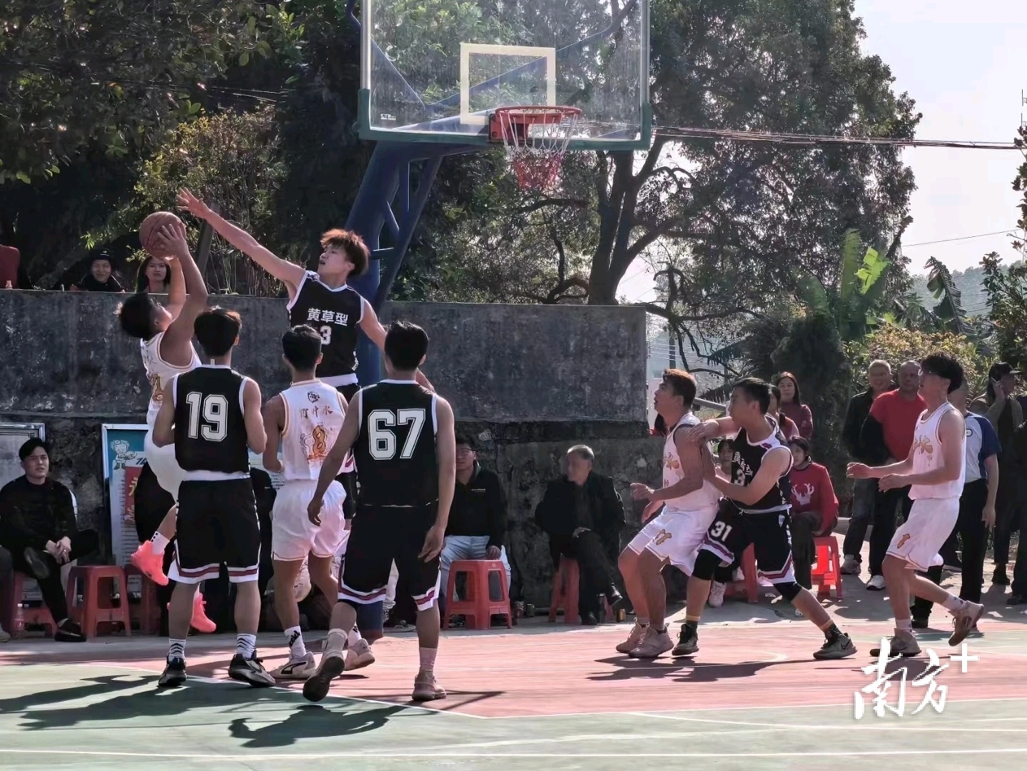 鹤山举办15场新春篮球赛事。